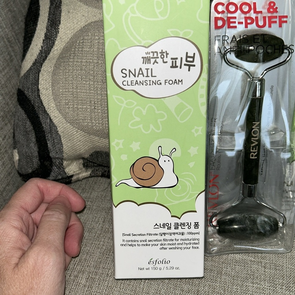 Snail 🐌 skincare set and Facial Roller - Picture 6 of 8